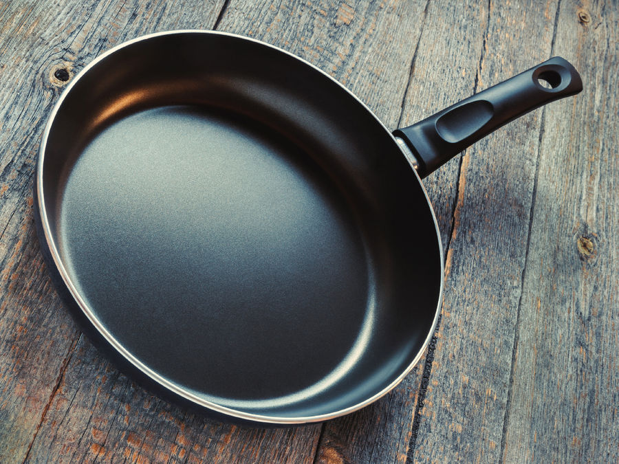 Is het koken in een pan met anti-aanbaklaag gezond?