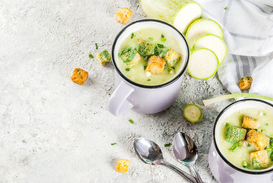 courgettesoep met knoflookcroutons Courgettesoep met knoflookcroutons