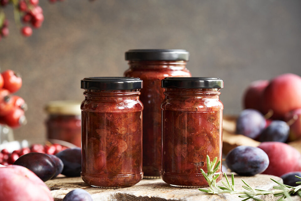 Hoe maak je pruimenchutney potjes met ingemaakte pruimenchutney