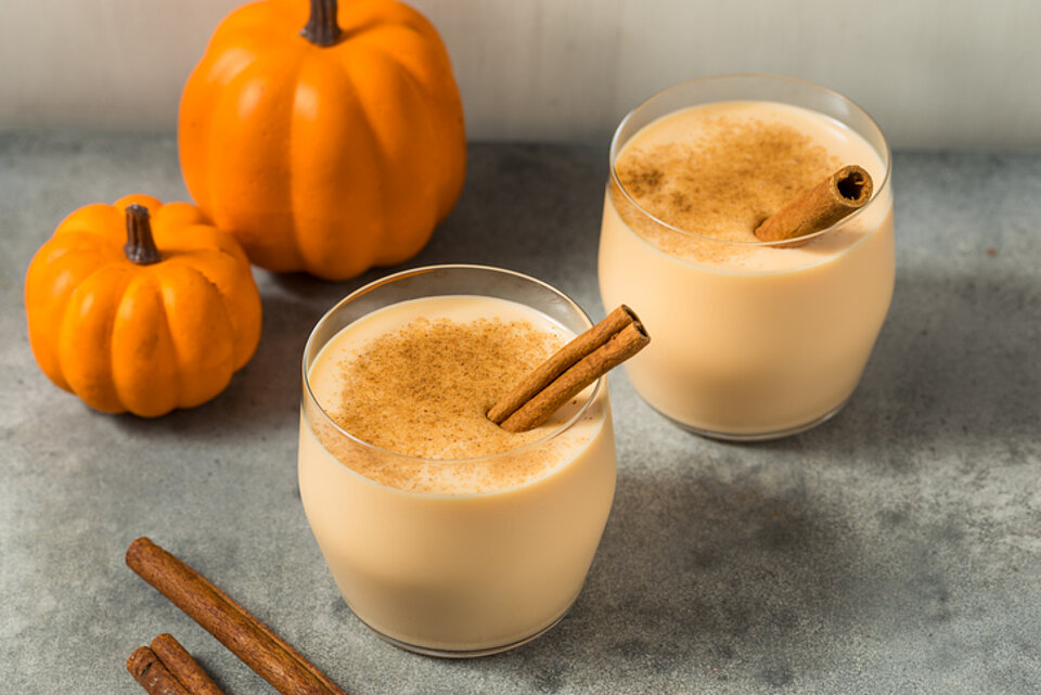 Hoe maak je pumpkin spice kruidenmix 2 glazen met pumpkin spice latte
